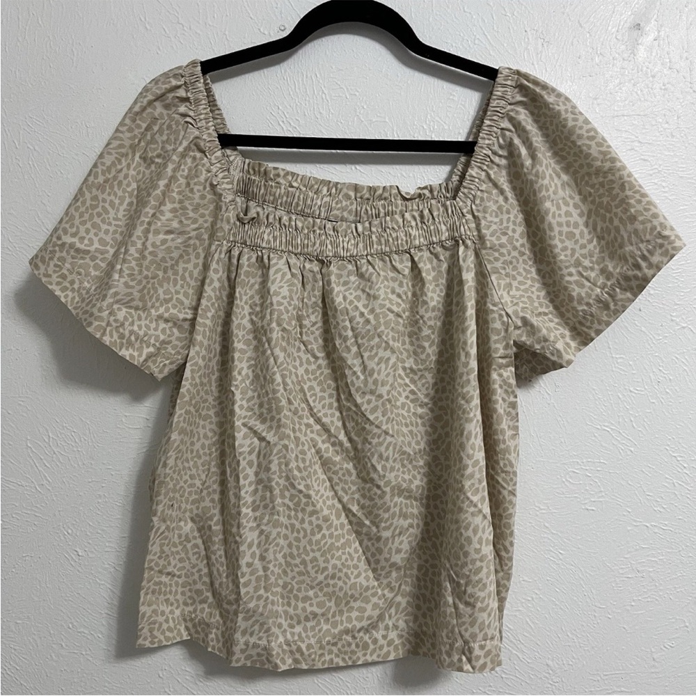 GAP Beige Animal Print Square neck short sleeve Blouse top Size Medium